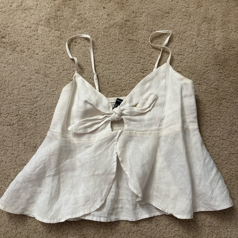 White tank top with classy bow
